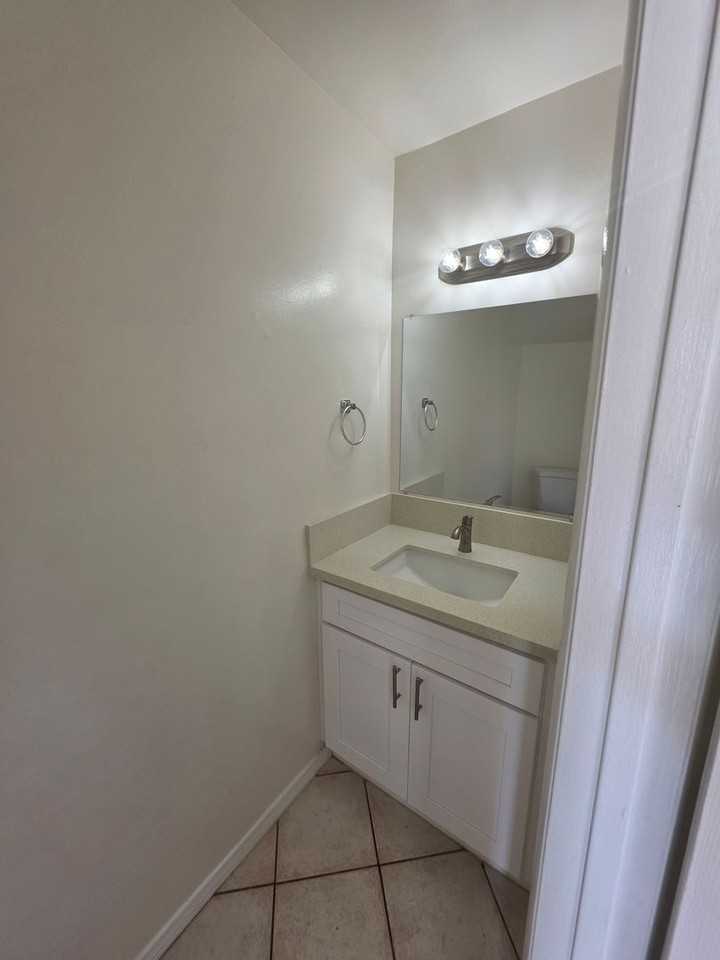 19905 Derbyshire Ln - Photo 5 of 24