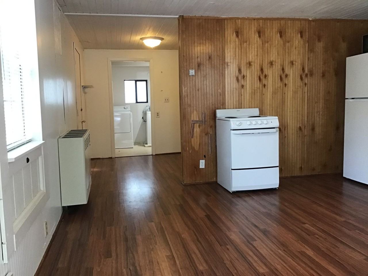 2884 B St - Photo 2 of 6