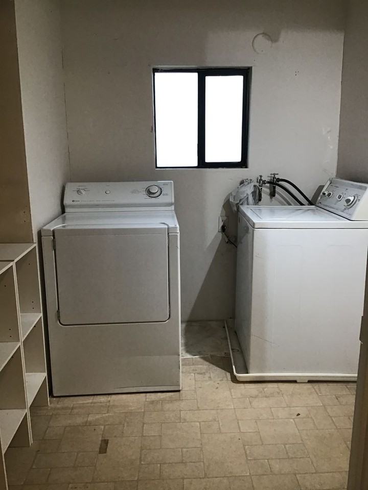 2884 B St - Photo 4 of 6