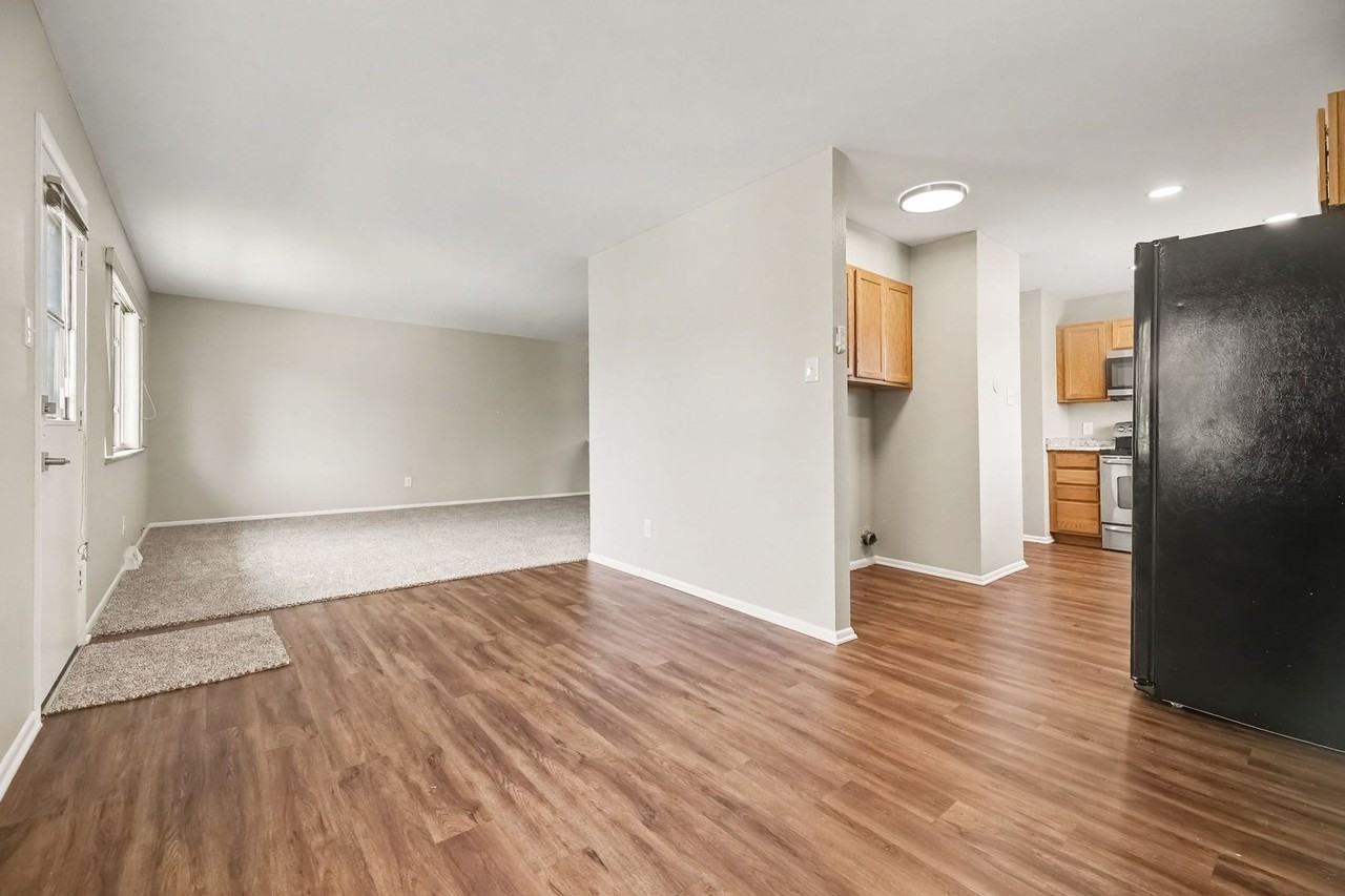 6348 Nelson St - Photo 4 of 15