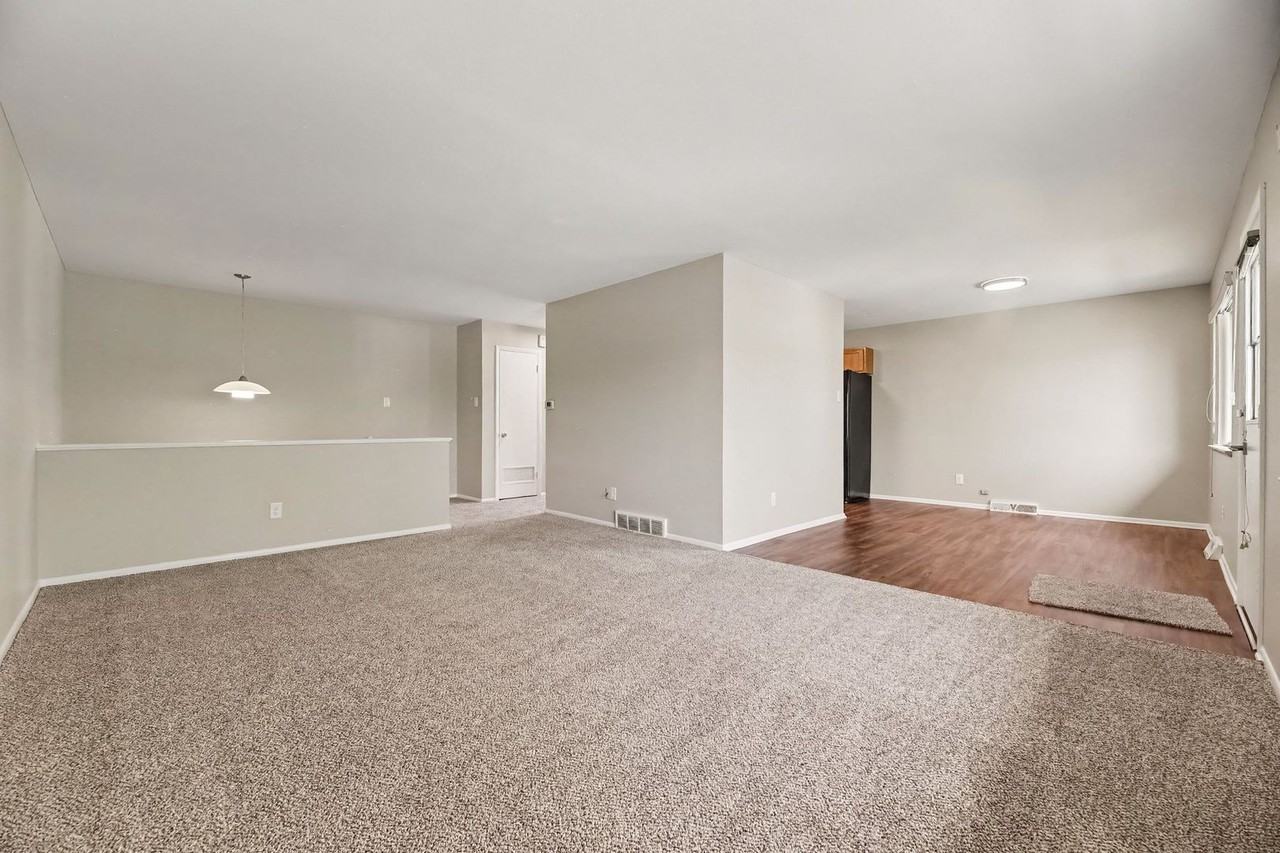 6348 Nelson St - Photo 5 of 15