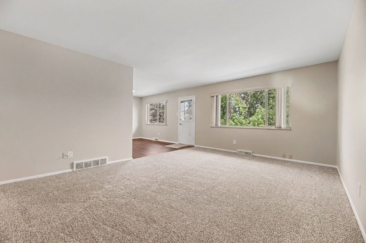 6348 Nelson St - Photo 6 of 15