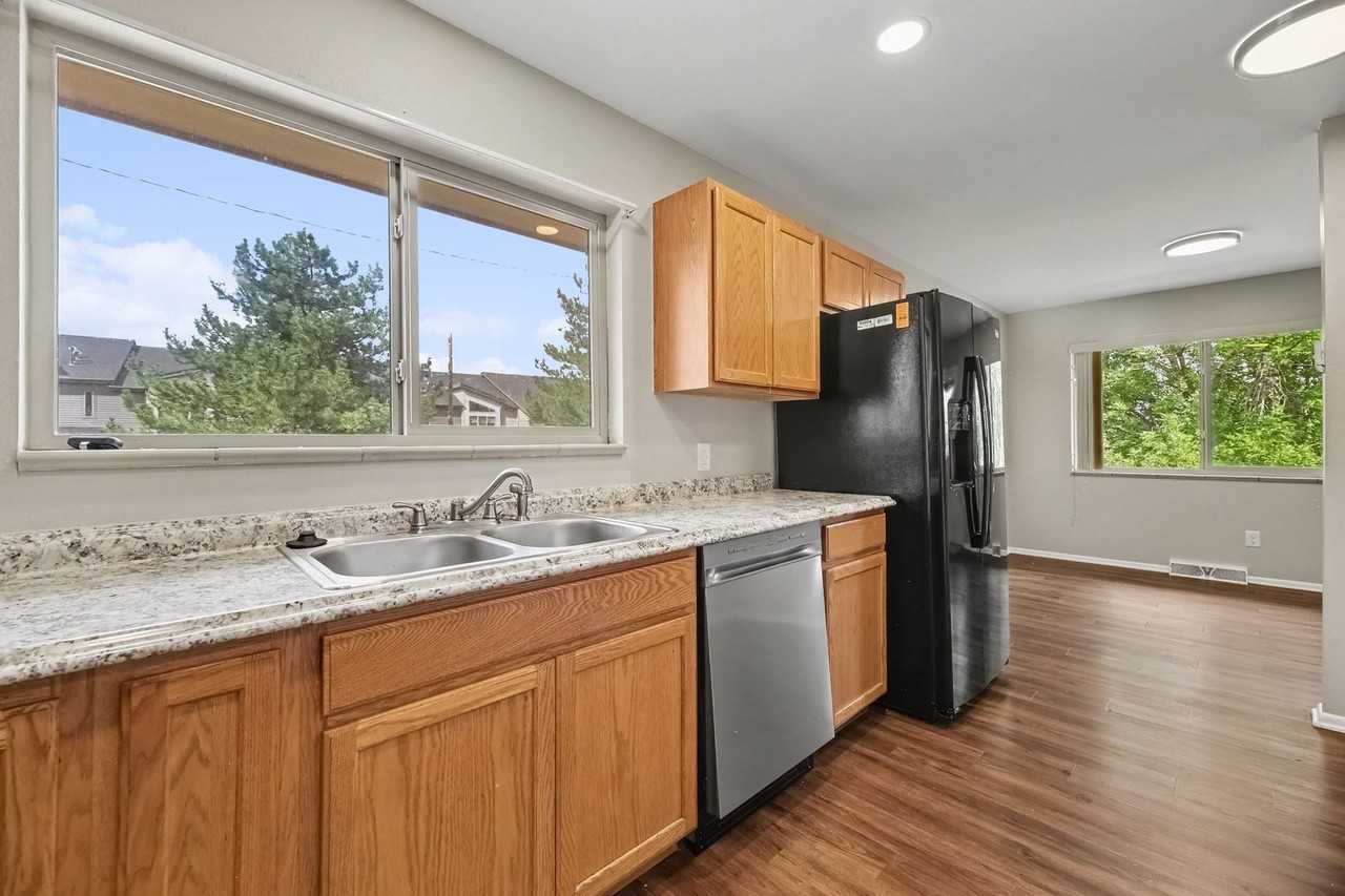6348 Nelson St - Photo 7 of 15