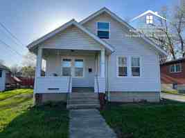 featured image of 825 Center St