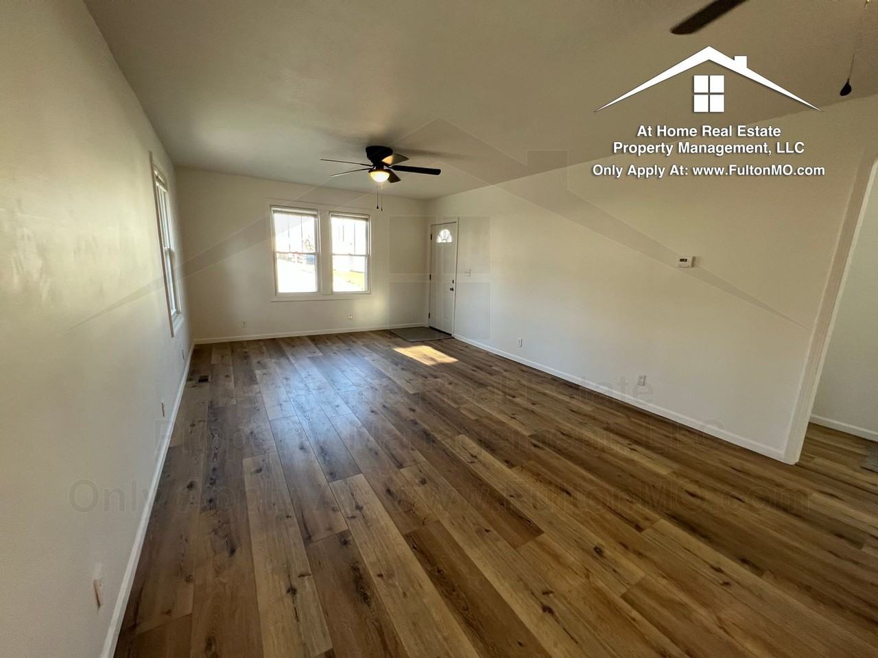 825 Center St - Photo 3 of 30