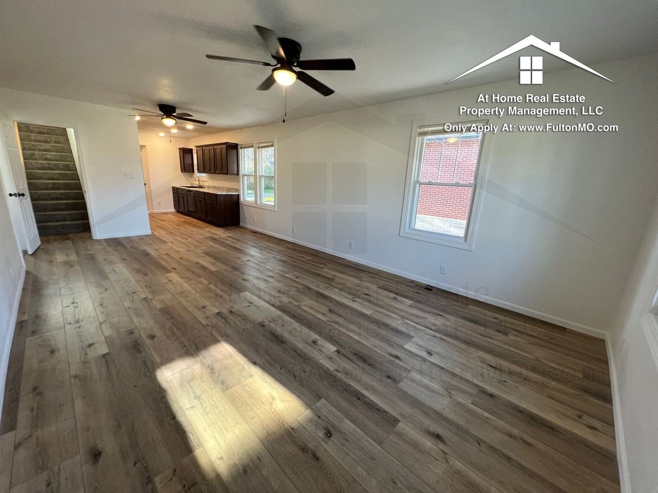 825 Center St - Photo 5 of 30