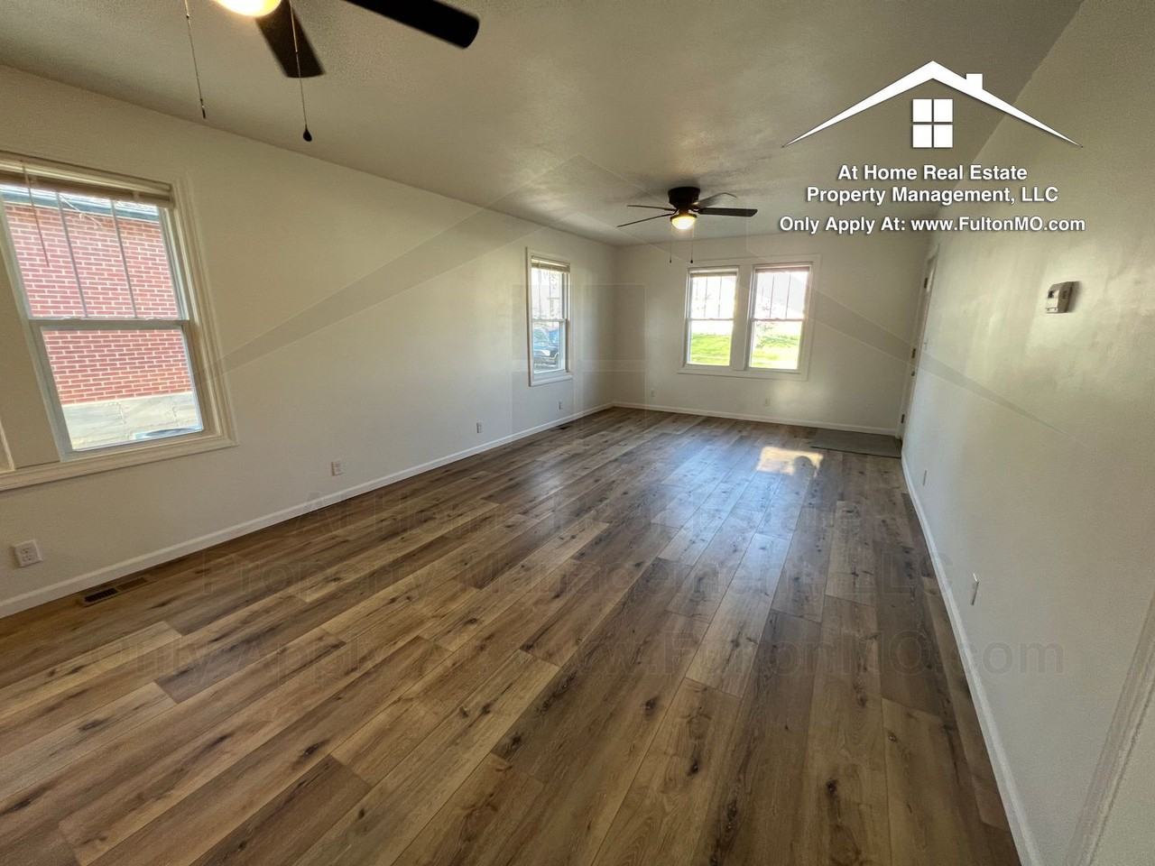 825 Center St - Photo 6 of 30
