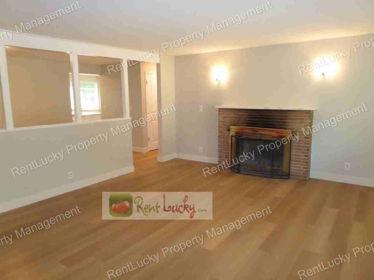 19541 3rd Ave S - Photo 4 of 28