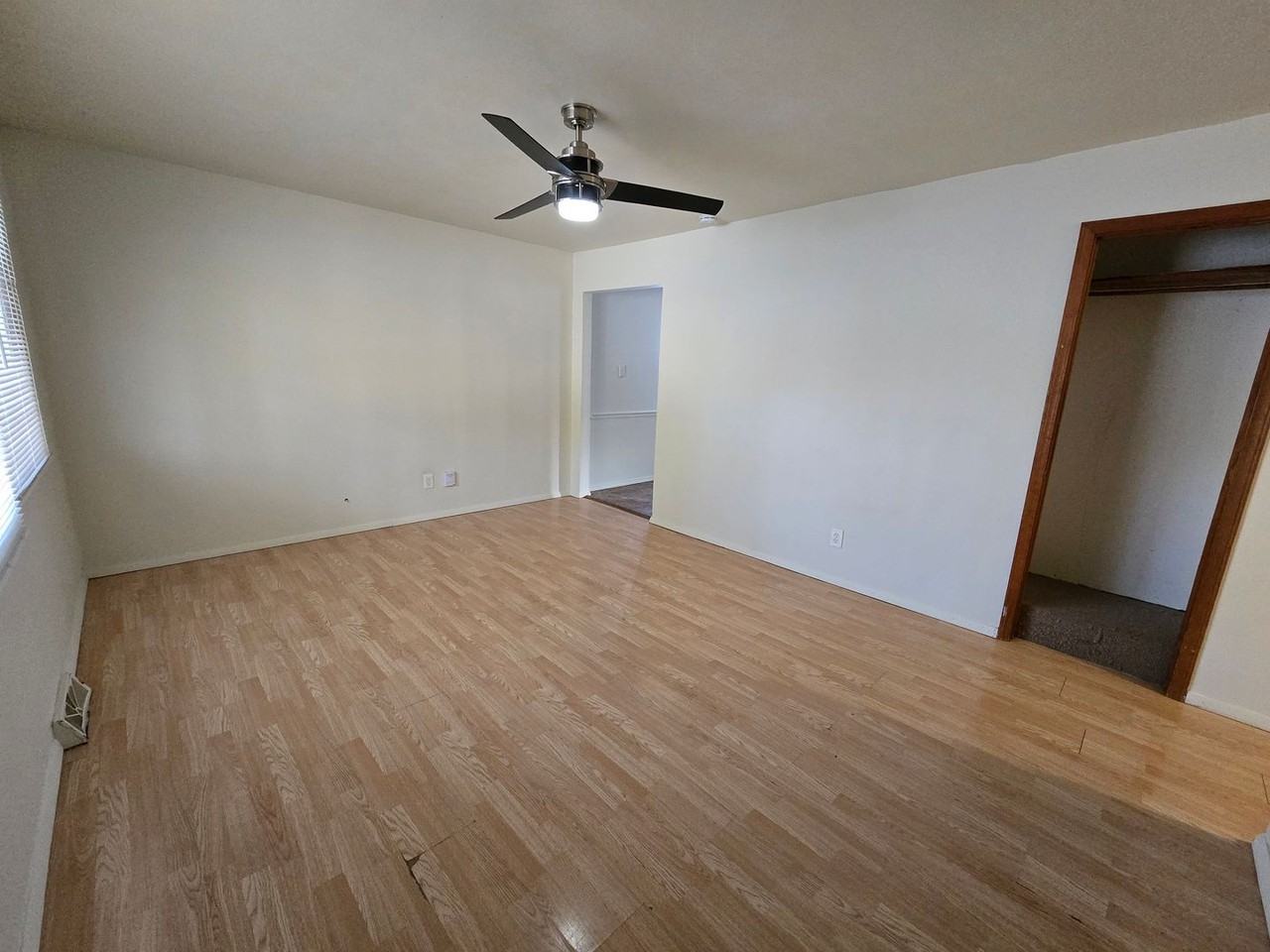 600 S Linden St - Photo 4 of 19