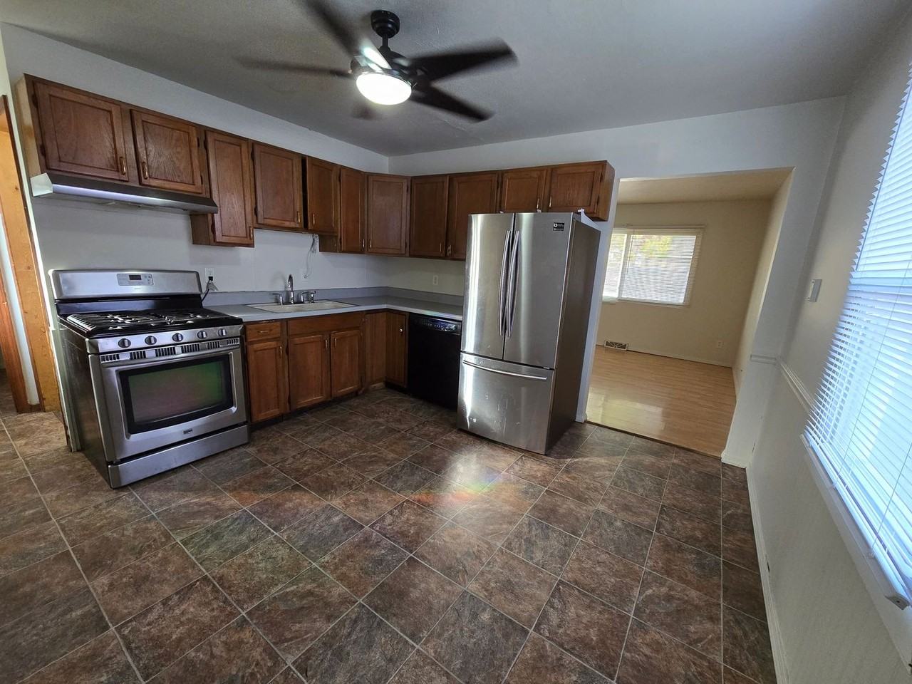 600 S Linden St - Photo 6 of 19