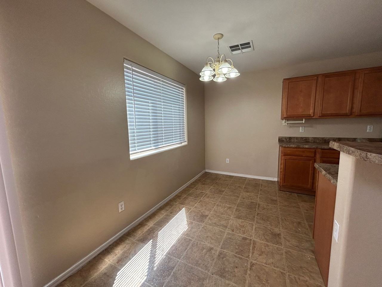 1425 E Harvest Rd - Photo 4 of 23