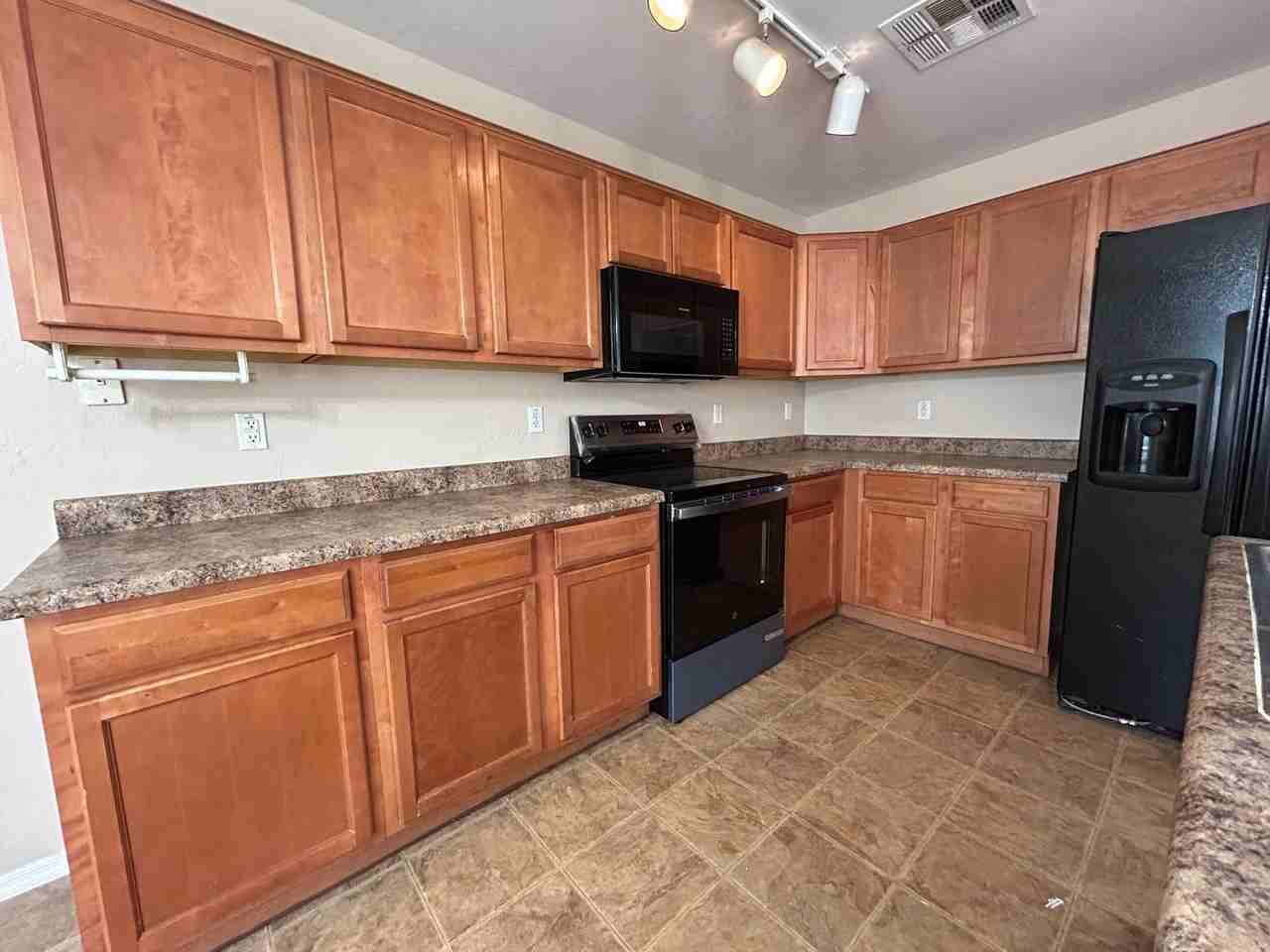 1425 E Harvest Rd - Photo 5 of 23