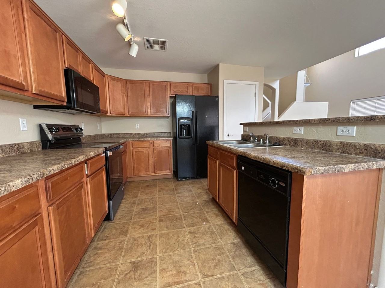 1425 E Harvest Rd - Photo 6 of 23