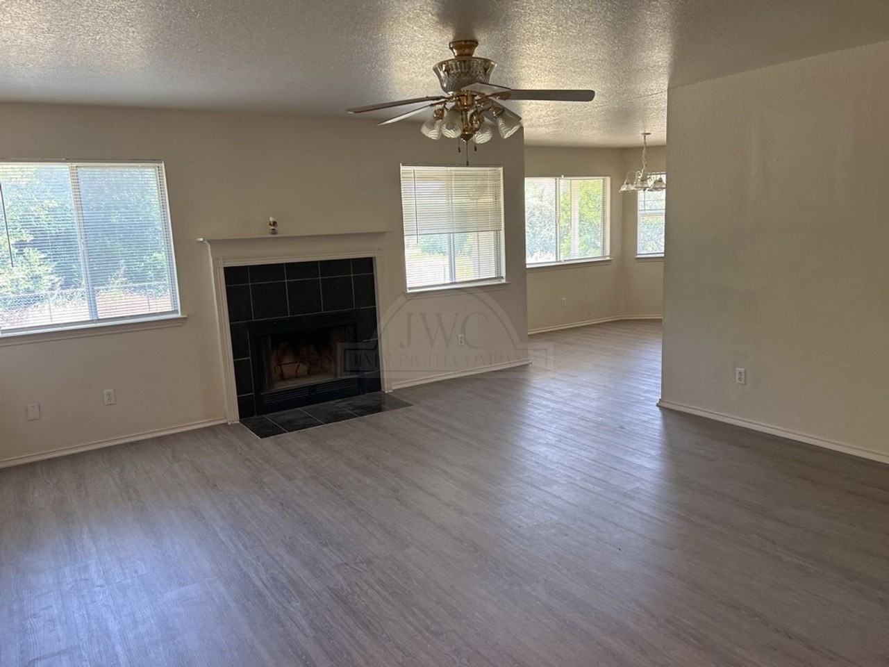 1902 Wright Way - Photo 2 of 24