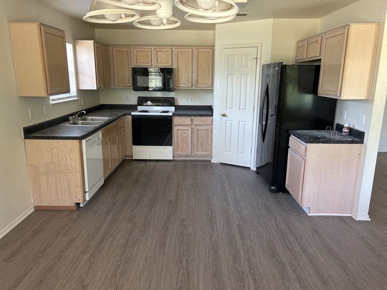 1902 Wright Way - Photo 6 of 24