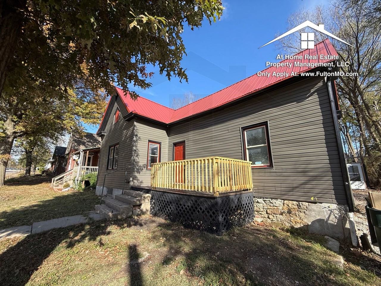 704 Jefferson St - Photo 2 of 36