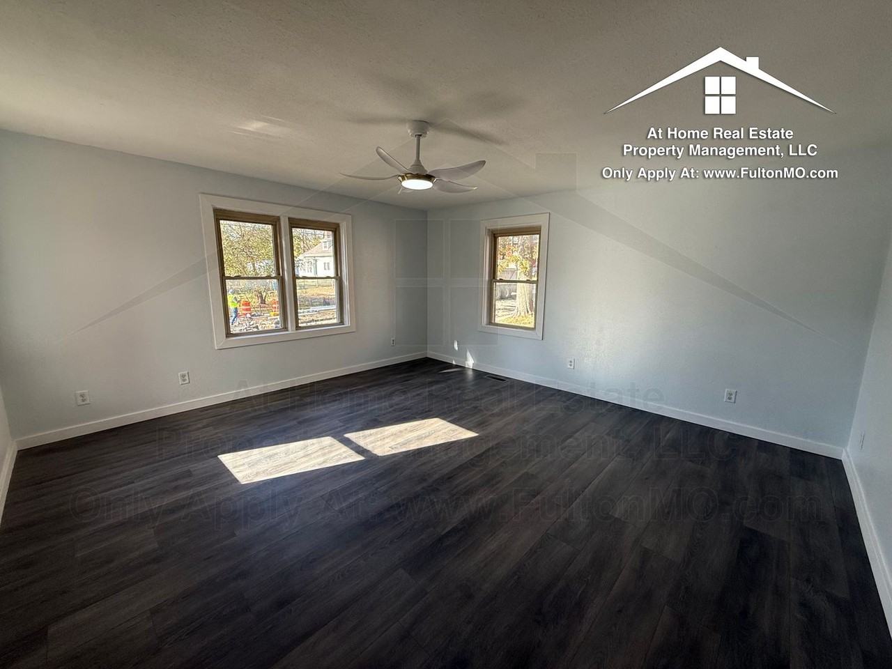 704 Jefferson St - Photo 3 of 36