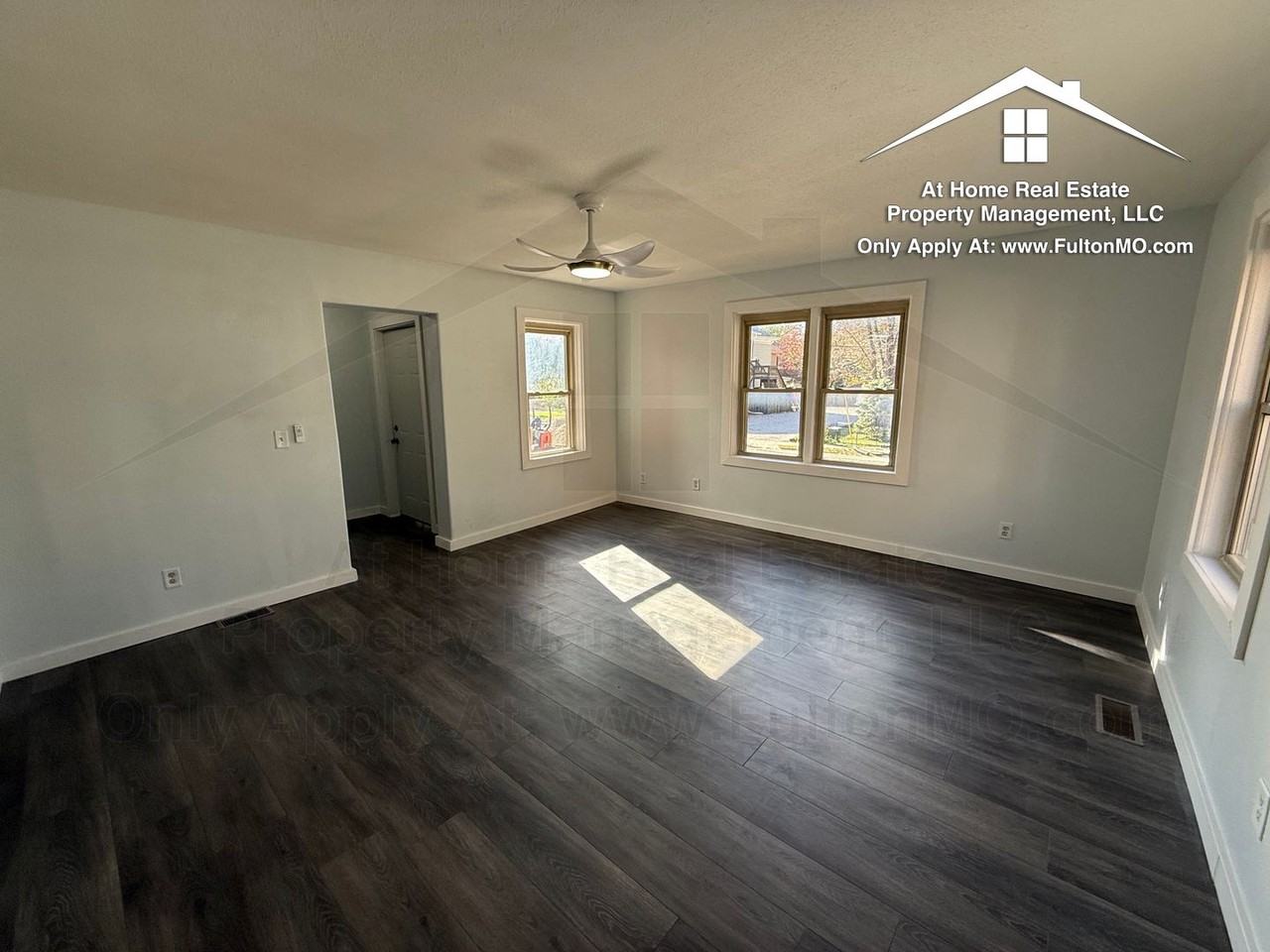 704 Jefferson St - Photo 4 of 36