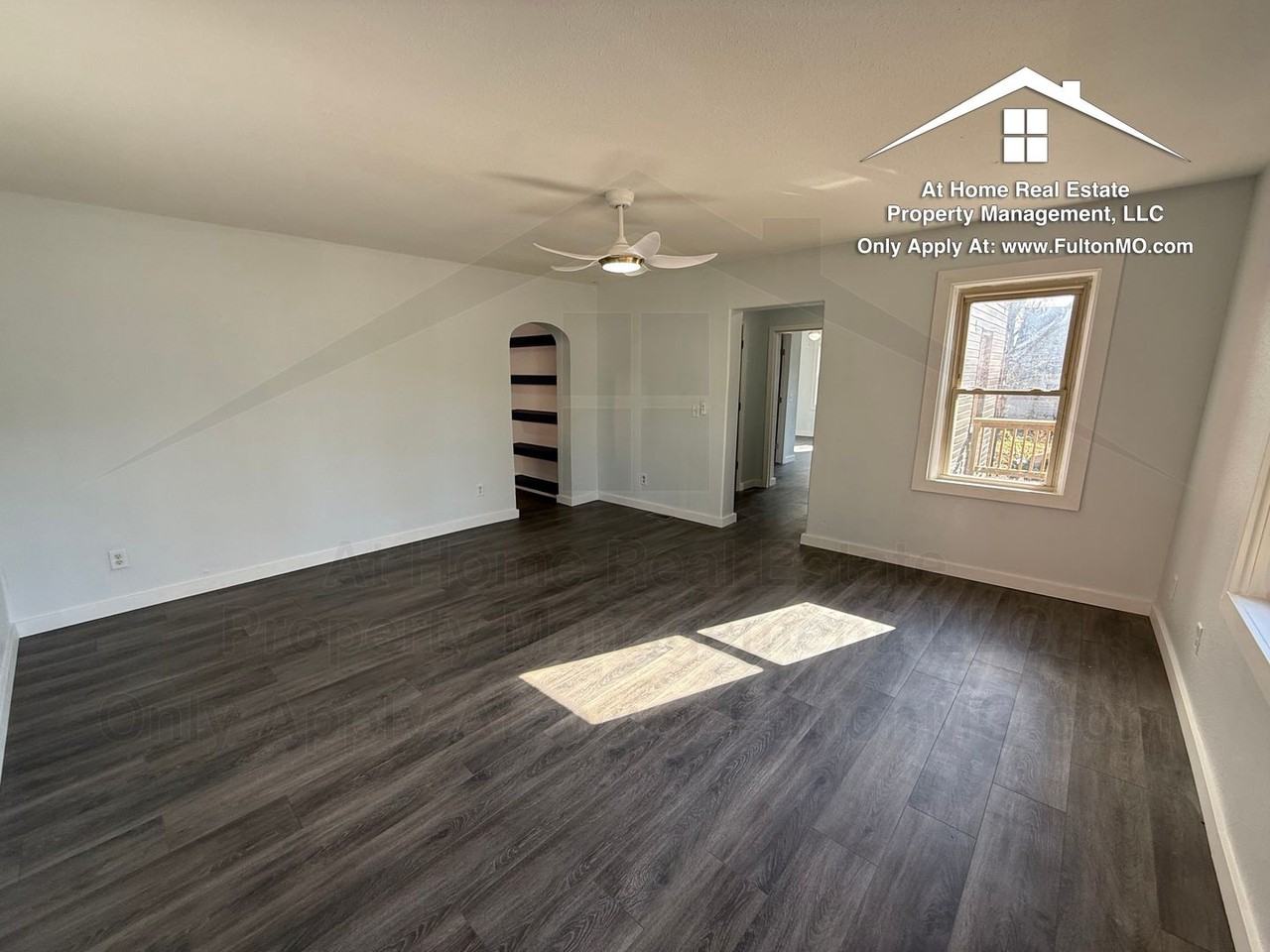 704 Jefferson St - Photo 5 of 36