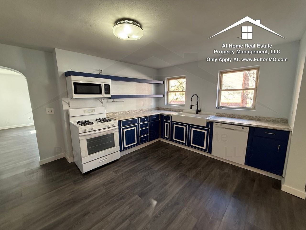 704 Jefferson St - Photo 7 of 36