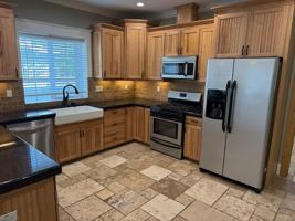featured image of 414 W Oak St