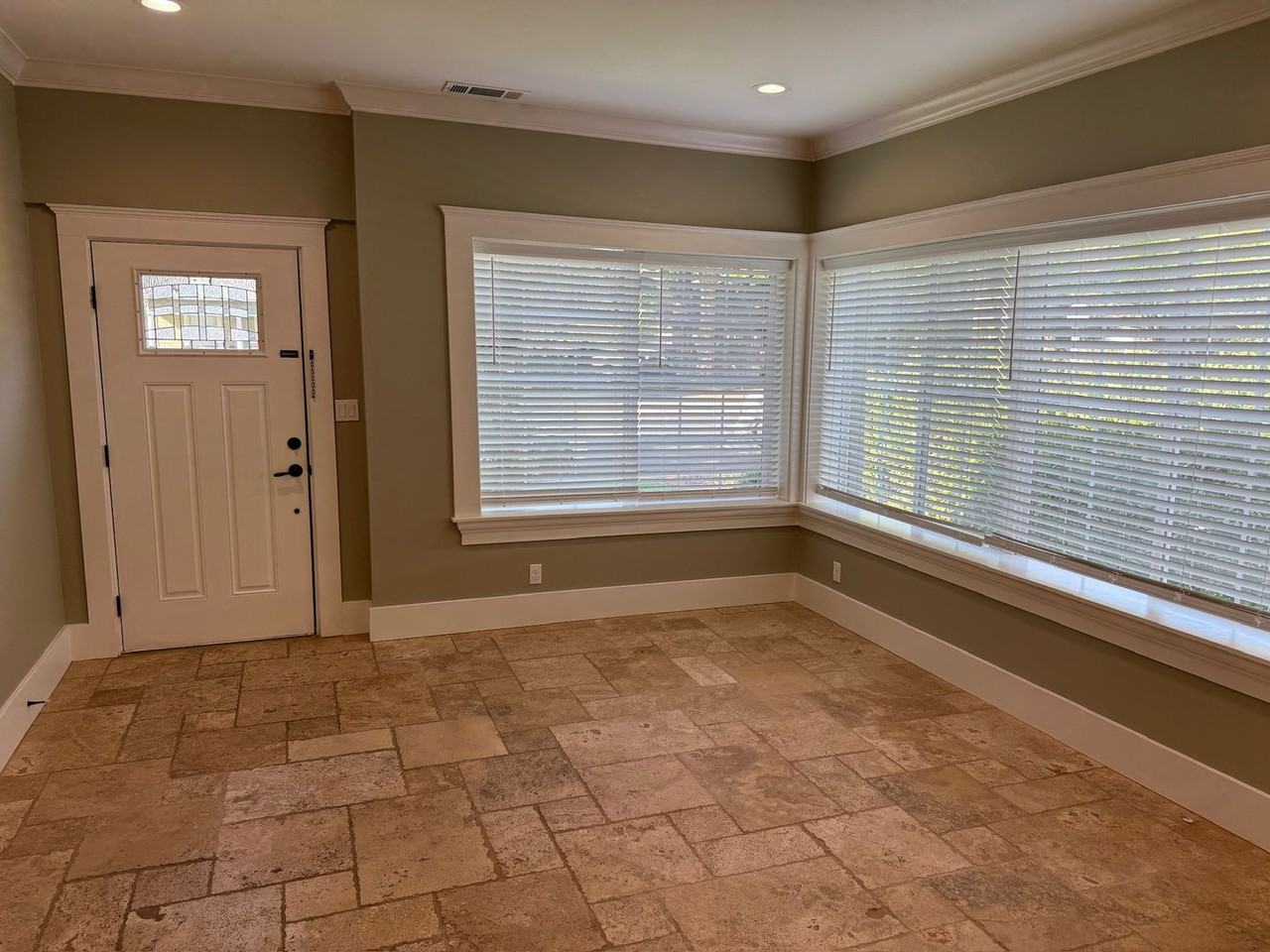 414 W Oak St - Photo 5 of 14