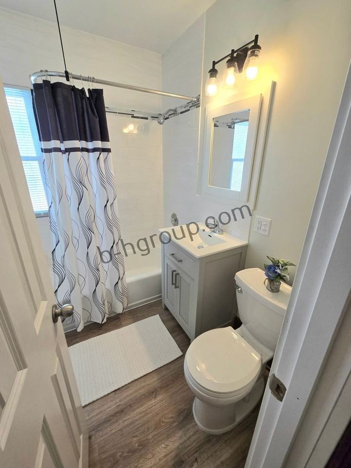 4400 19th Ave - Photo 4 of 34
