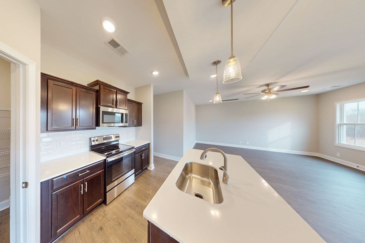 447 Mattingly Dr - Photo 4 of 16