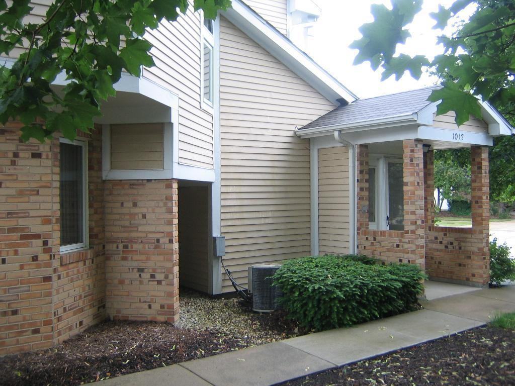 1013 Courtland Dr - Photo 2 of 10