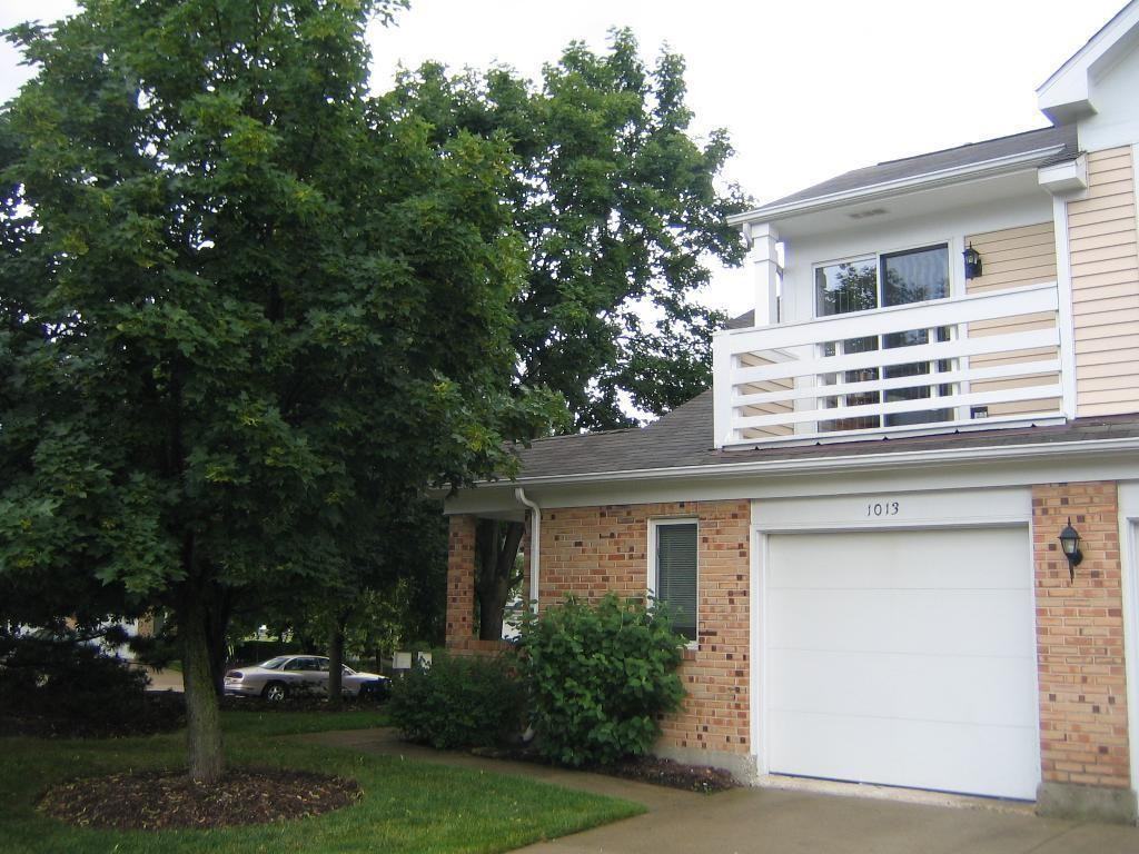1013 Courtland Dr - Photo 3 of 10