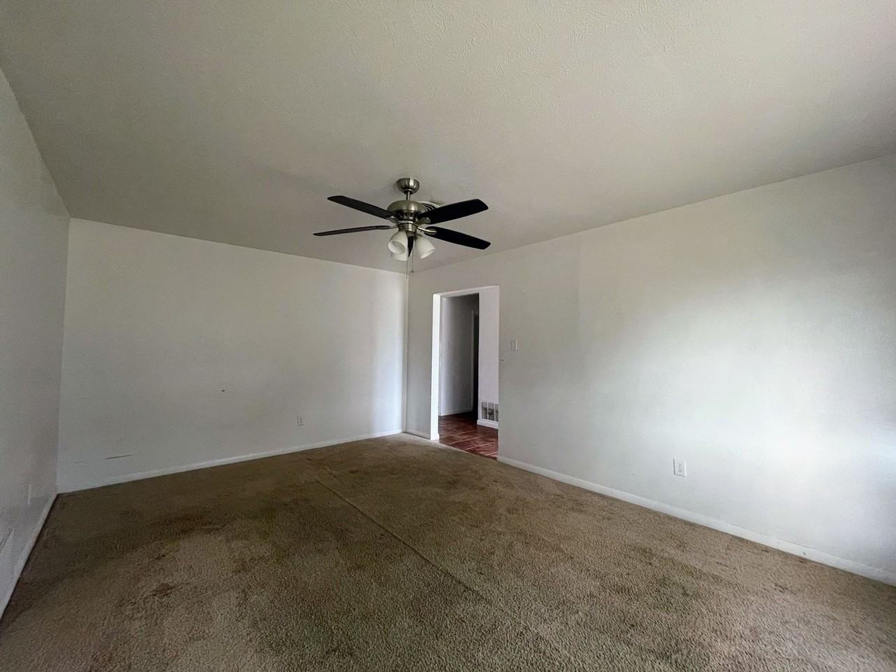 603 Bucknell Ave - Photo 6 of 25