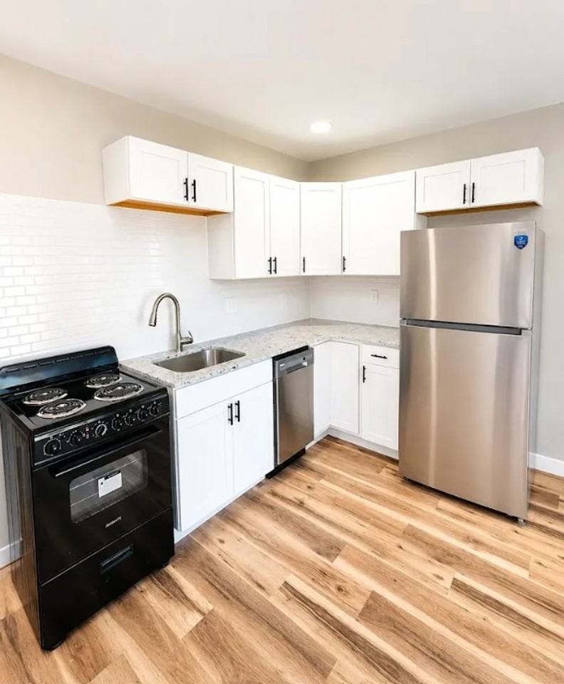 910 W 13th St - Photo 2 of 8