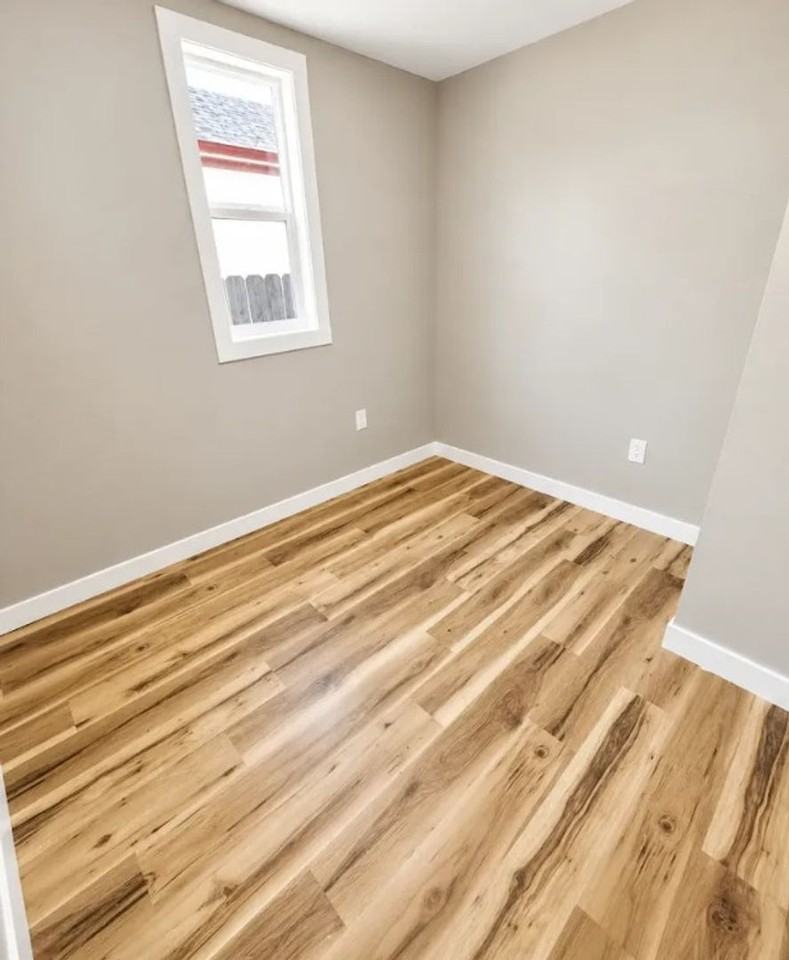 910 W 13th St - Photo 4 of 8