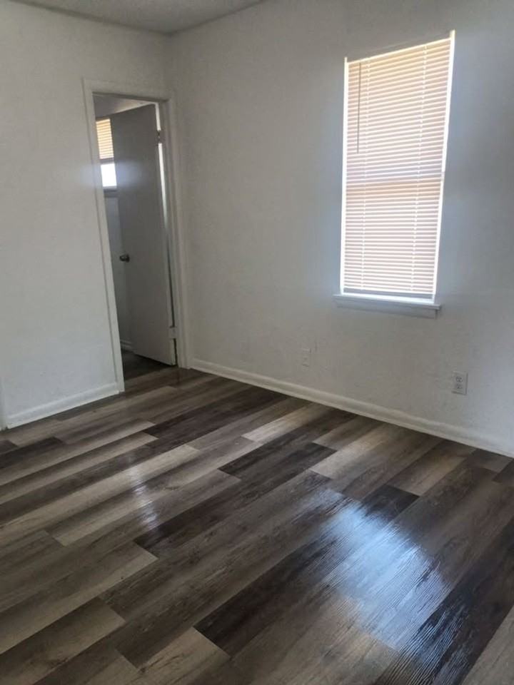 2821 Sw 33rd St - Photo 7 of 10