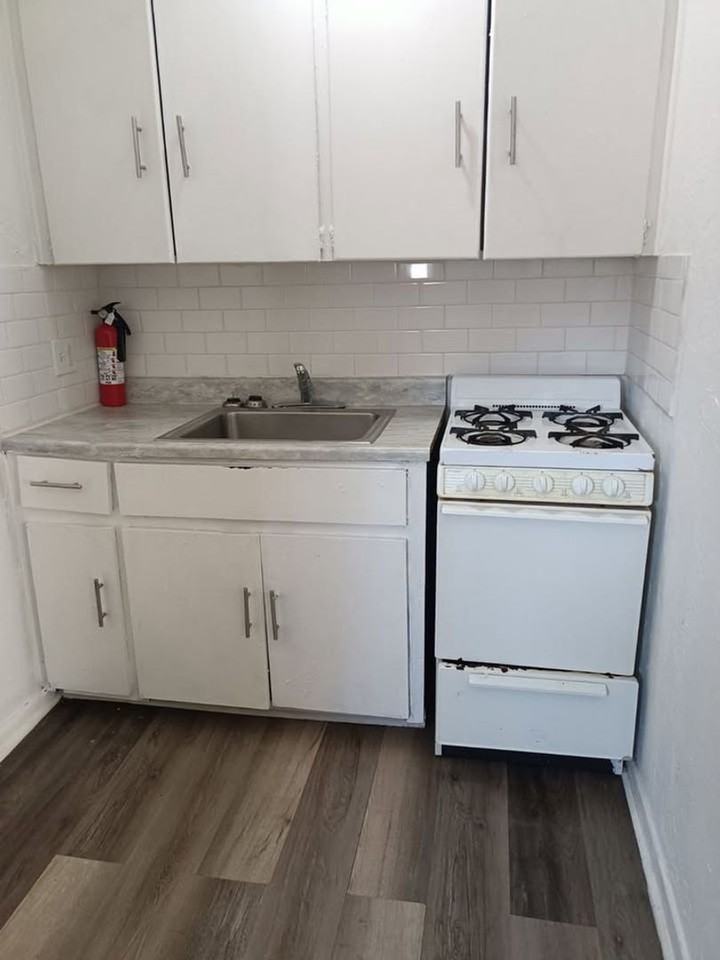 2821 Sw 33rd St - Photo 7 of 10