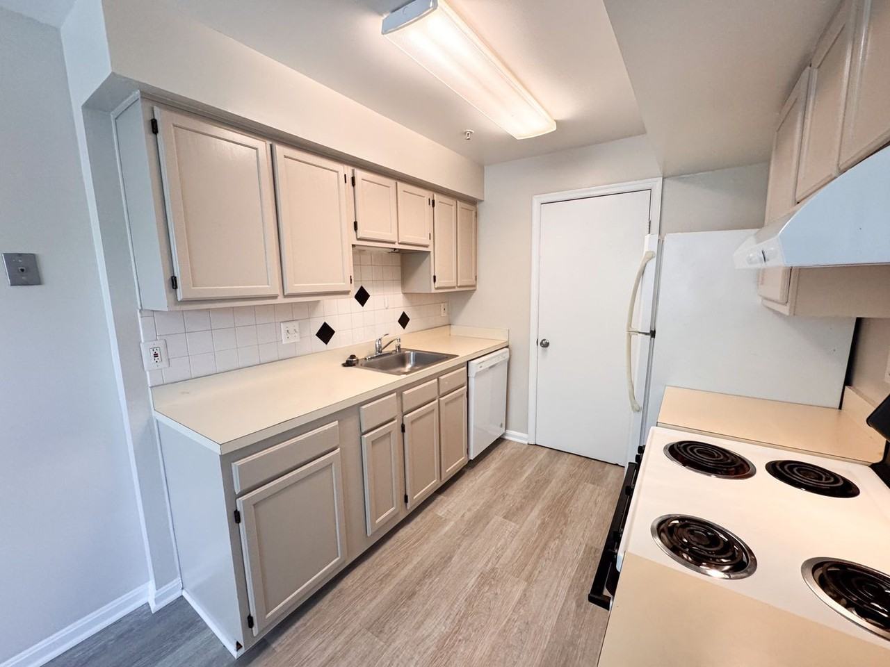 2501 Mcveary Ct #D - Photo 6 of 18
