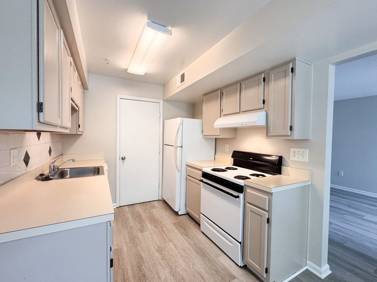 2501 Mcveary Ct #D - Photo 7 of 18