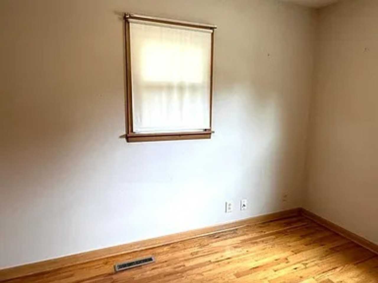 3406 S 91st St - Photo 5 of 9