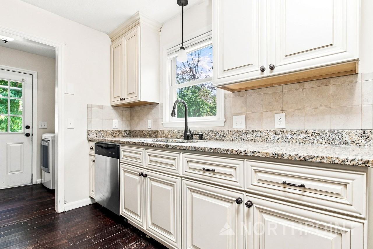 236 Pleasant View Dr - Photo 4 of 15