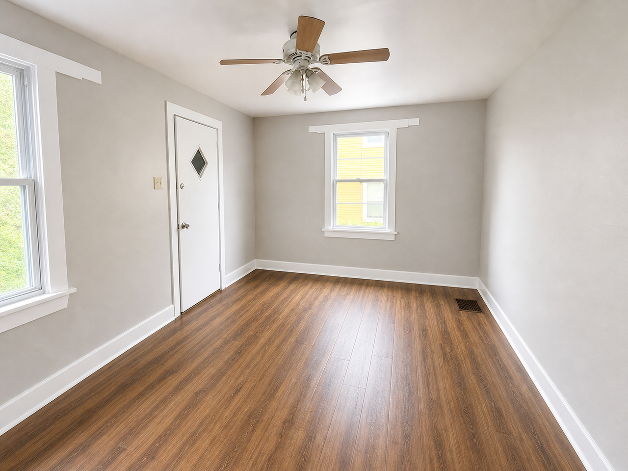 856 Craig St - Photo 4 of 8
