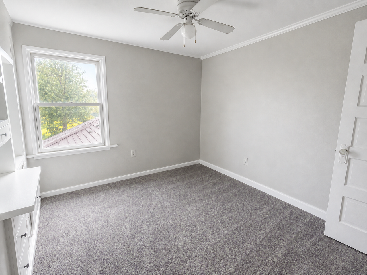 856 Craig St - Photo 6 of 8