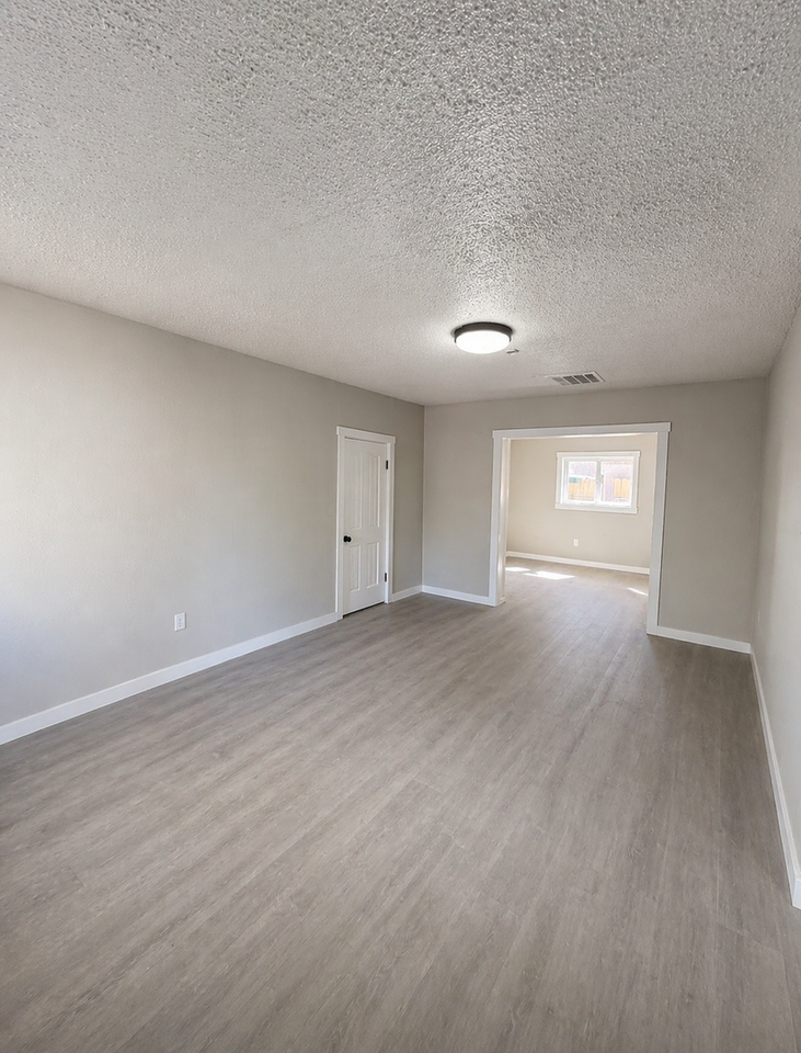 516 N Hudson Ave - Photo 5 of 5