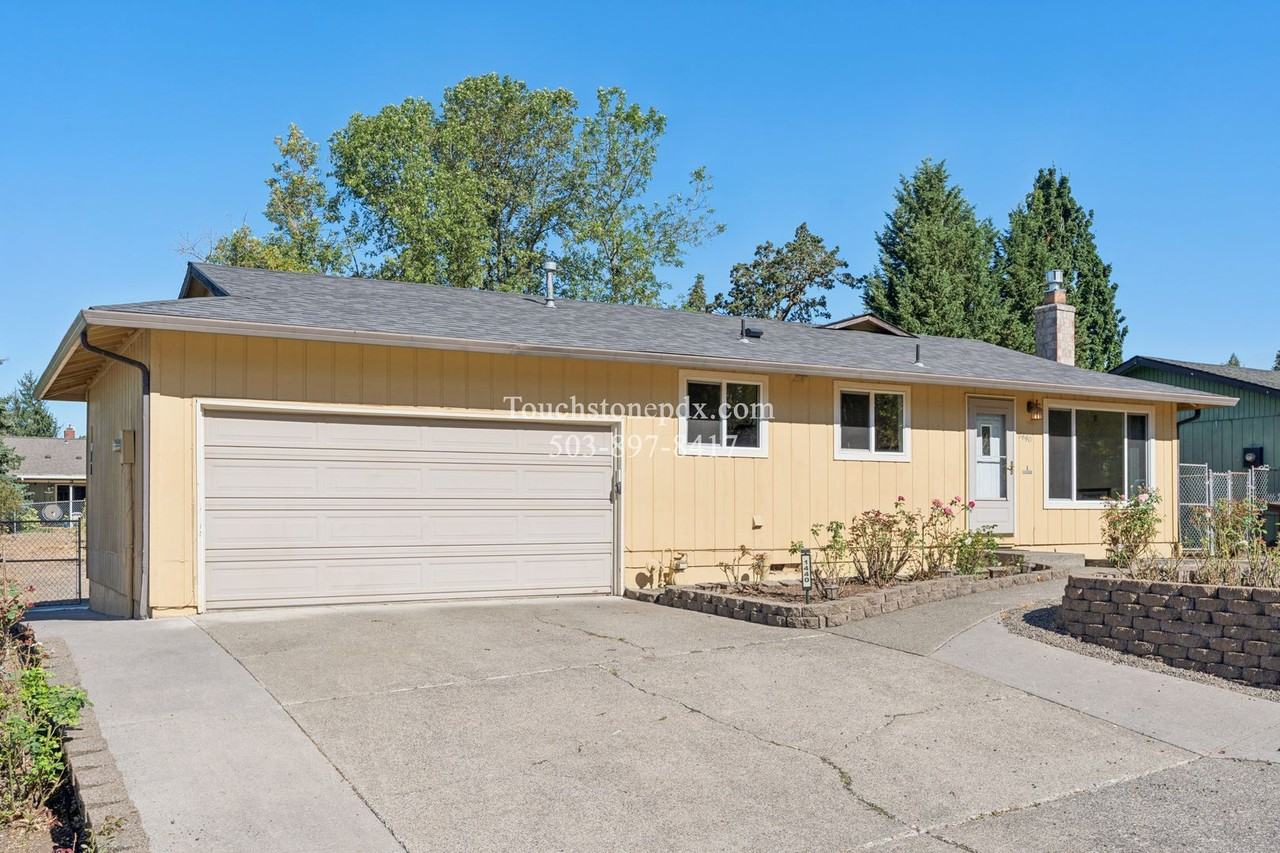 1440 Columbia Ave - Photo 2 of 42
