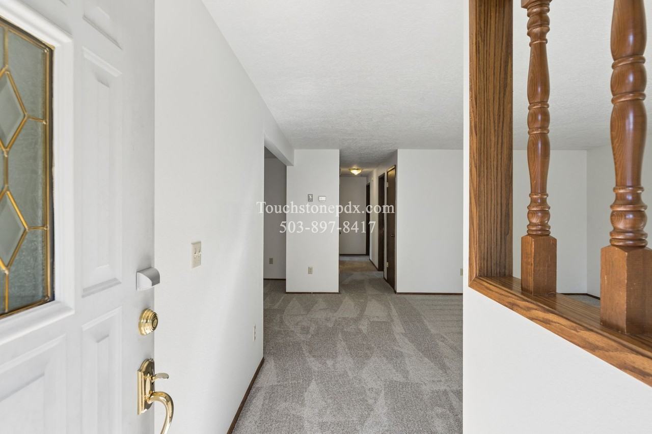 1440 Columbia Ave - Photo 4 of 42