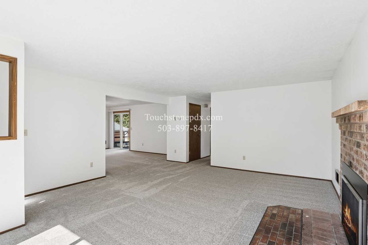 1440 Columbia Ave - Photo 7 of 42