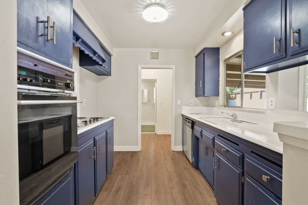 10925 Newcomb Ave - Photo 7 of 15