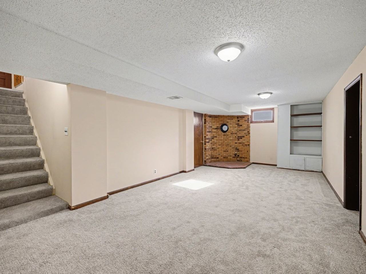1427 S 52nd St - Photo 3 of 16