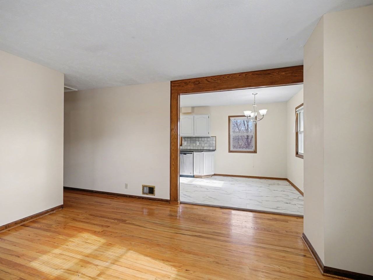 1427 S 52nd St - Photo 6 of 16