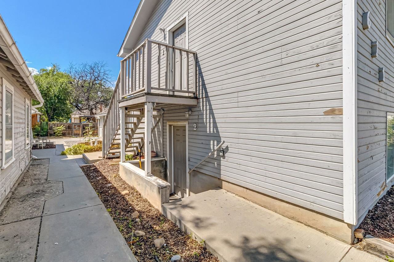 611 Belford Ave - Photo 5 of 18