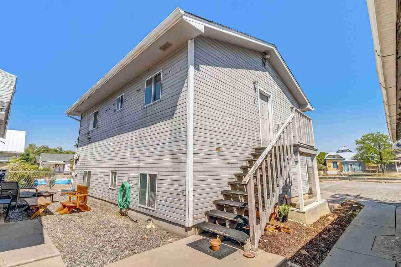 611 Belford Ave - Photo 6 of 18